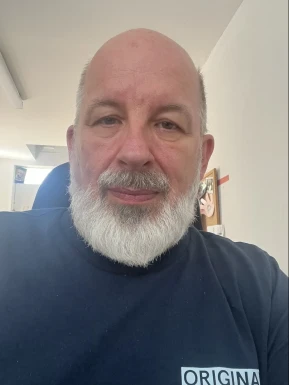 English men looking for love