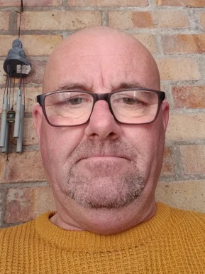 English men looking for love